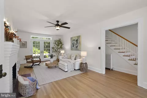 Living - 202 Wardour Dr, Annapolis, MD 21401 photo 2 of 6