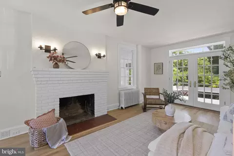 Living - 202 Wardour Dr, Annapolis, MD 21401 photo 4 of 6