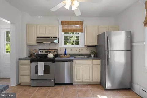 Kitchen - 202 Wardour Dr, Annapolis, MD 21401 photo 1 of 2