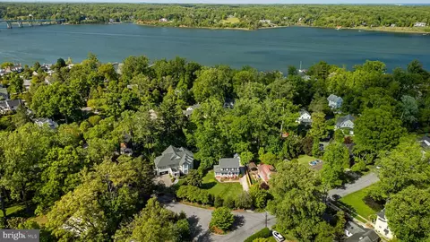 202 Wardour Dr, Annapolis, MD 21401