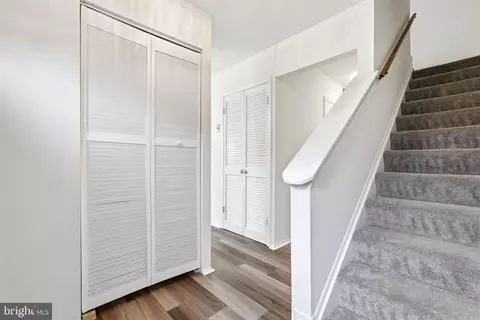 Entry Way - 1982 Cambridge Dr, Crofton, MD 21114 photo 4 of 5