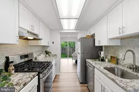 Kitchen - 1982 Cambridge Dr, Crofton, MD 21114 photo 2 of 3