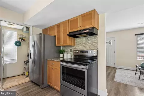 Entry Way - 1745 Ridgely Rd, Edgewater, MD 21037 photo 2 of 2
