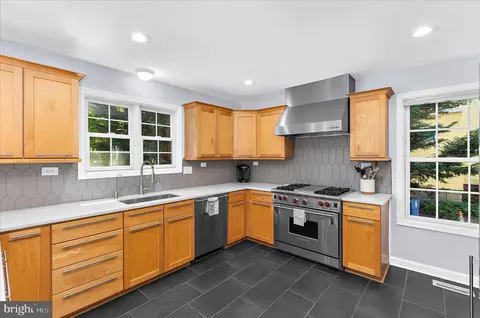 Kitchen - 102 Brewer Ave, Annapolis, MD 21401 photo 3 of 7