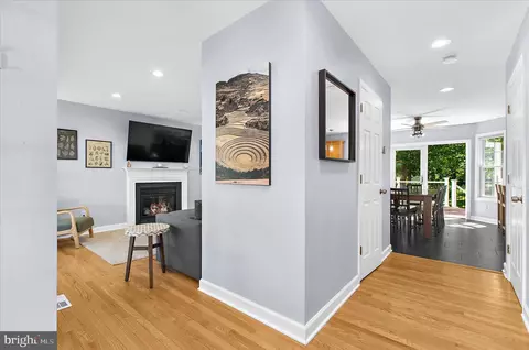 Entry Way - 102 Brewer Ave, Annapolis, MD 21401 photo 2 of 3
