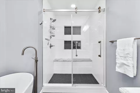 Bath - 102 Brewer Ave, Annapolis, MD 21401 photo 4 of 8