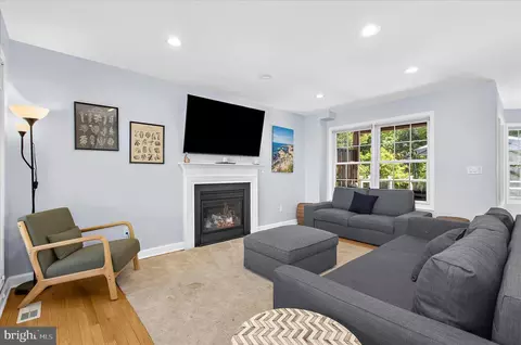 Living - 102 Brewer Ave, Annapolis, MD 21401 photo 1 of 2