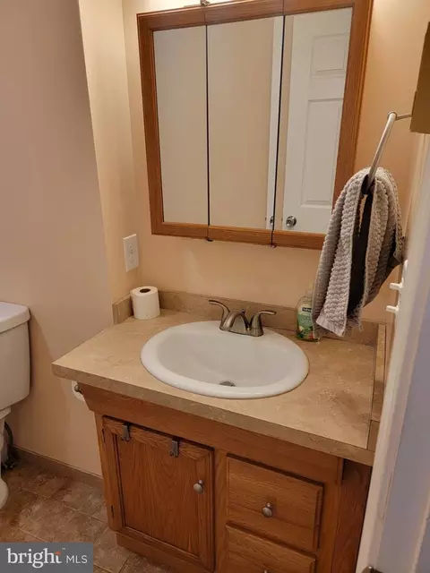 Bath - 1718 Ridgely Rd, Edgewater, MD 21037 photo 1 of 1