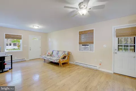 Living - 1718 Ridgely Rd, Edgewater, MD 21037 photo 2 of 3