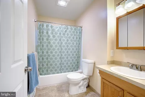 Bath - 1718 Ridgely Rd, Edgewater, MD 21037 photo 1 of 1