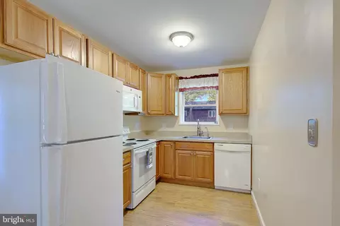 Kitchen - 1718 Ridgely Rd, Edgewater, MD 21037 photo 1 of 1