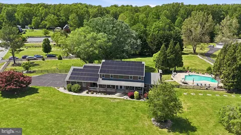 6118 Fishers Station Rd, Lothian, MD 20711