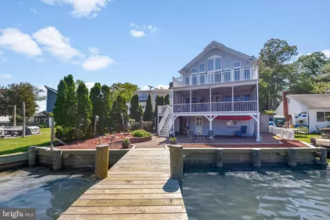 684 N Riverside Dr, Crownsville, MD 21032
