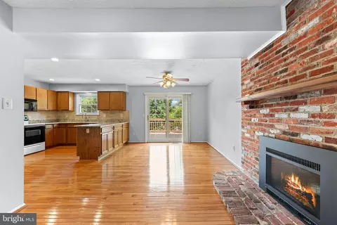 Living - 1108 Crestview Dr, Annapolis, MD 21409 photo 3 of 6