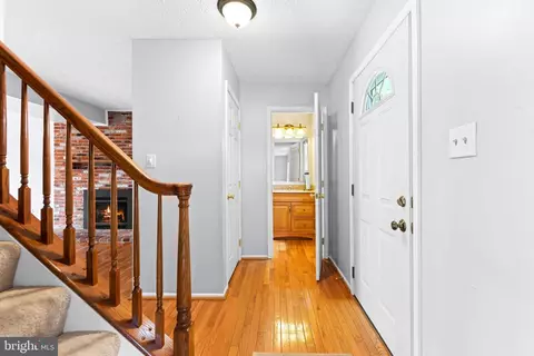 Entry Way - 1108 Crestview Dr, Annapolis, MD 21409 photo 2 of 5