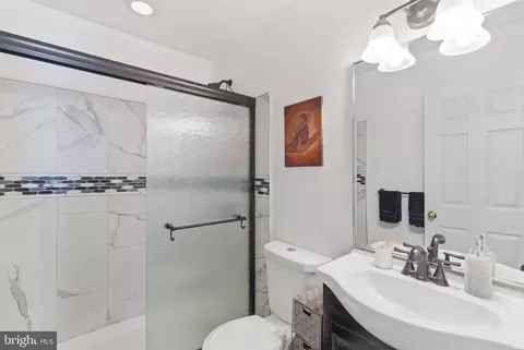 Bath - 761 207th St, Pasadena, MD 21122 photo 2 of 3