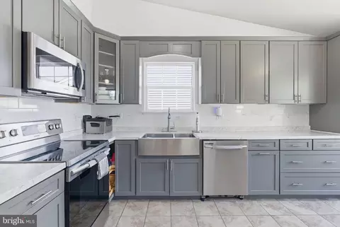 Entry Way - 761 207th St, Pasadena, MD 21122 photo 1 of 7