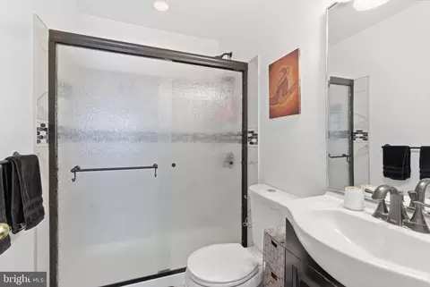 Bath - 761 207th St, Pasadena, MD 21122 photo 1 of 3