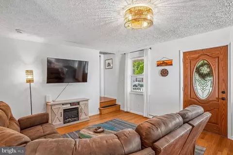 Entry Way - 1217 Pine Ave, Shady Side, MD 20764 photo 6 of 8