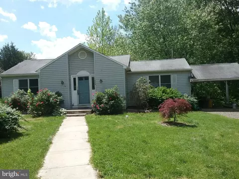 650 Teton Dr, Lothian, MD 20711