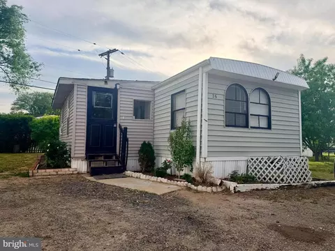 26 Patuxent Mobile Ests, Lothian, MD 20711