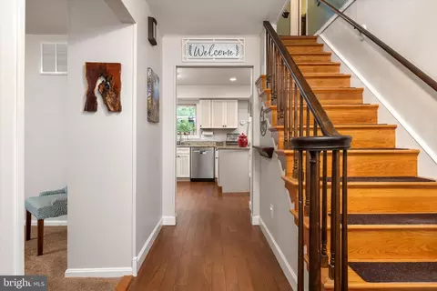 Entry Way - 8376 Albacore Dr, Pasadena, MD 21122 photo 2 of 6