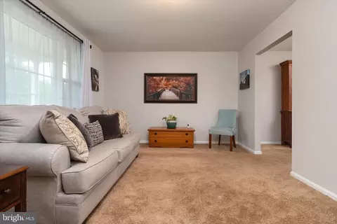 Entry Way - 8376 Albacore Dr, Pasadena, MD 21122 photo 3 of 6