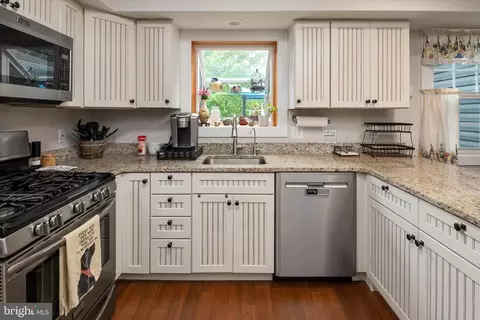 Kitchen - 8376 Albacore Dr, Pasadena, MD 21122 photo 2 of 3