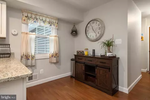 Entry Way - 8376 Albacore Dr, Pasadena, MD 21122 photo 5 of 6