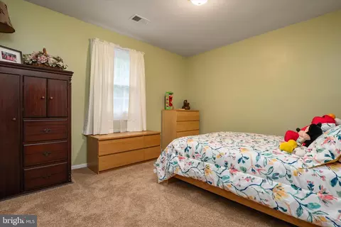 Bedroom - 8376 Albacore Dr, Pasadena, MD 21122 photo 4 of 5