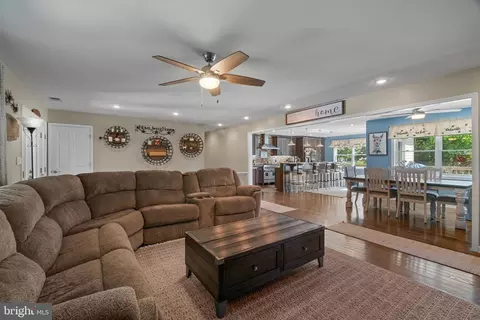 603 Nathans Way, Pasadena, MD 21122 photo 8