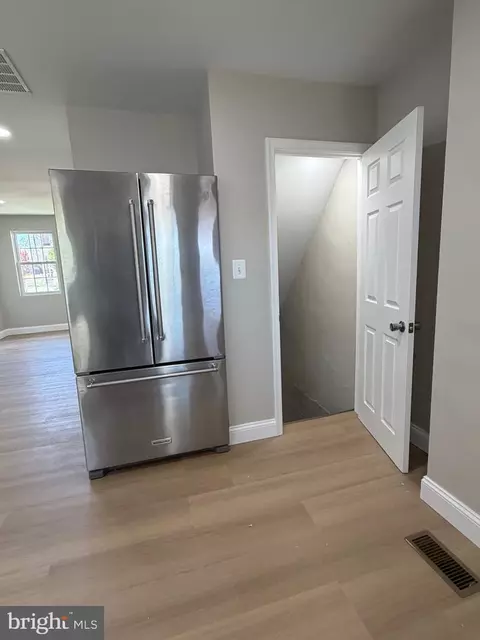 Entry Way - 212 W Riverview Rd, Baltimore, MD 21225 photo 1 of 5