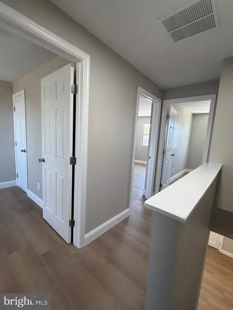 Entry Way - 212 W Riverview Rd, Baltimore, MD 21225 photo 3 of 5