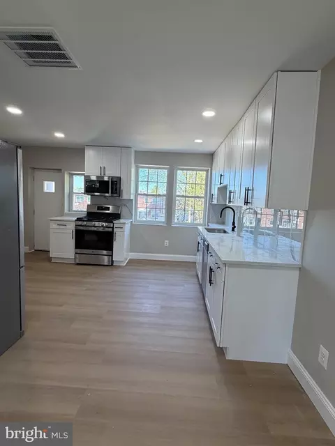 Kitchen - 212 W Riverview Rd, Baltimore, MD 21225 photo 2 of 2