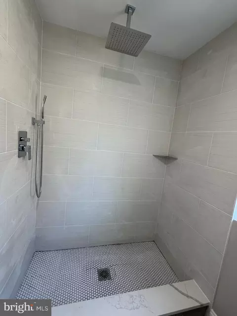 Bath - 212 W Riverview Rd, Baltimore, MD 21225 photo 7 of 7