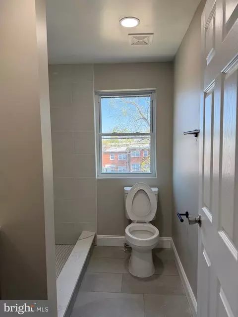 Bath - 212 W Riverview Rd, Baltimore, MD 21225 photo 5 of 7