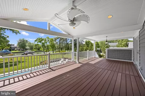Exterior - 3706 Thomas Point Rd, Annapolis, MD 21403 photo 2 of 9
