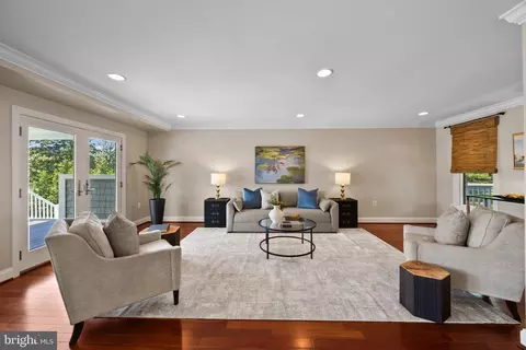 Living - 3706 Thomas Point Rd, Annapolis, MD 21403 photo 1 of 3