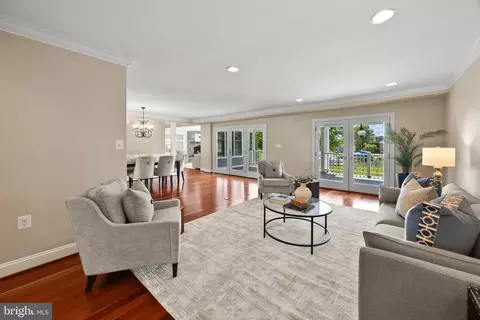 Living - 3706 Thomas Point Rd, Annapolis, MD 21403 photo 2 of 3