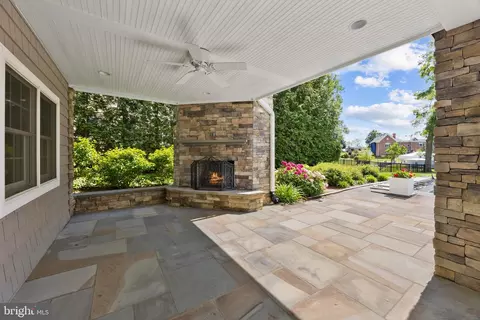 Exterior - 3706 Thomas Point Rd, Annapolis, MD 21403 photo 3 of 9