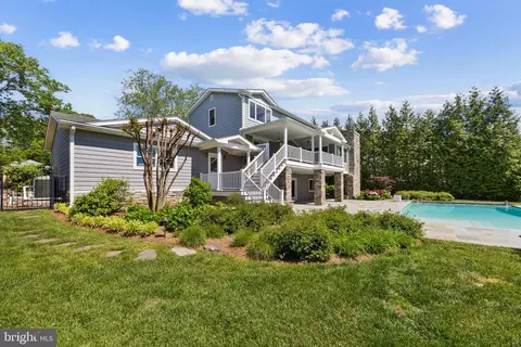 Exterior - 3706 Thomas Point Rd, Annapolis, MD 21403 photo 8 of 9