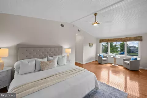 Bedroom - 3706 Thomas Point Rd, Annapolis, MD 21403 photo 1 of 4