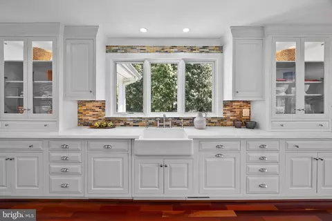 Kitchen - 3706 Thomas Point Rd, Annapolis, MD 21403 photo 2 of 3