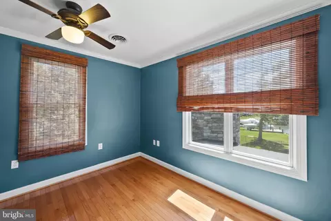 Bedroom - 3706 Thomas Point Rd, Annapolis, MD 21403 photo 2 of 4