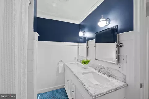 Bath - 3706 Thomas Point Rd, Annapolis, MD 21403 photo 3 of 4