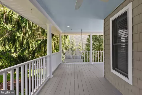 Exterior - 3706 Thomas Point Rd, Annapolis, MD 21403 photo 1 of 9