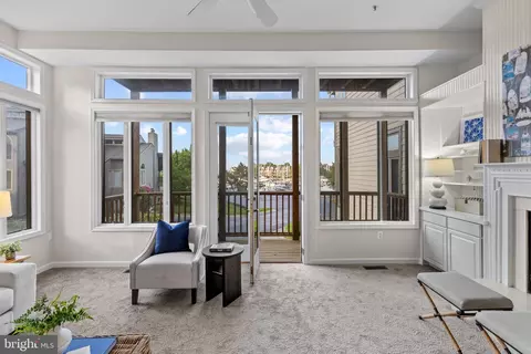 Living - 2002 Dakota Pl #2A, Annapolis, MD 21403 photo 2 of 4