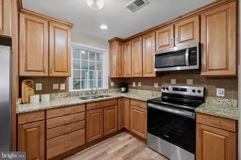 Kitchen - 516 Sylvan Way, Pasadena, MD 21122 photo 5 of 7