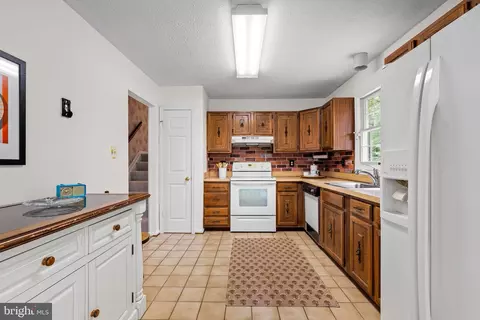 Kitchen - 7792 Kawshek Path, Hanover, MD 21076 photo 2 of 3
