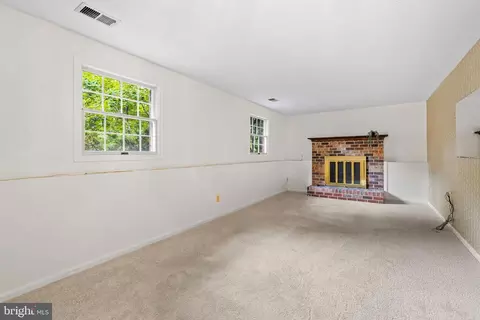 Living - 7792 Kawshek Path, Hanover, MD 21076 photo 3 of 4
